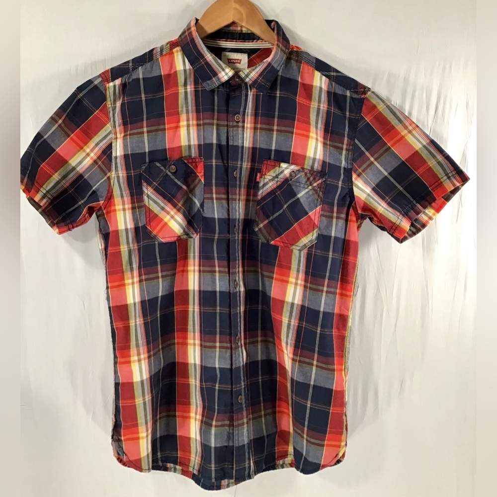Levi’s Plaid Button Down Casual Shirt Front Pockets Size Medium Red Navy